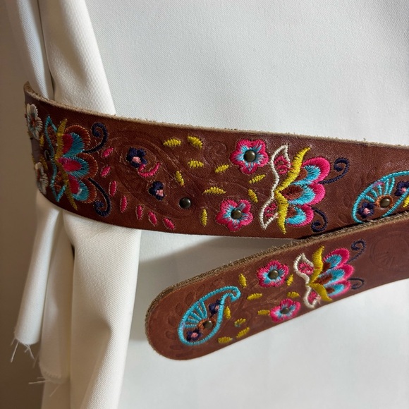 LUCKY BRAND Sz L Embroidered Floral Butterfly Brown Leather Belt - Picture 2 of 7